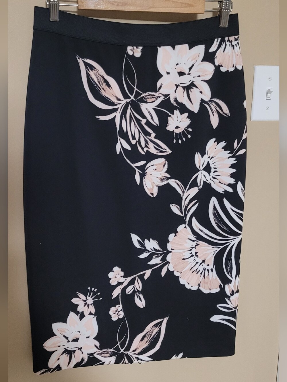 💜2 for $10💜 Bundle and save. Black Pencil Skirt with Light Pink Floral Print